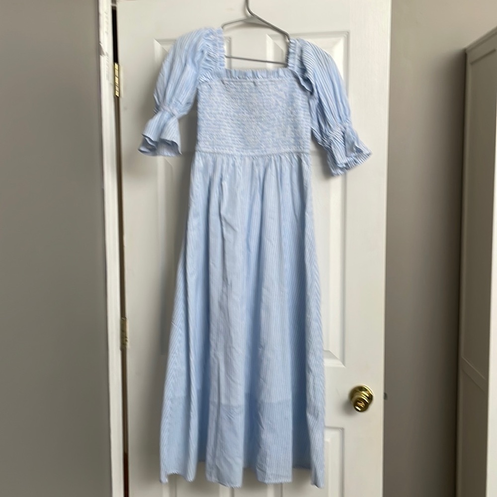 Elizabeth Wilson smocked blue/white striped dress size small.